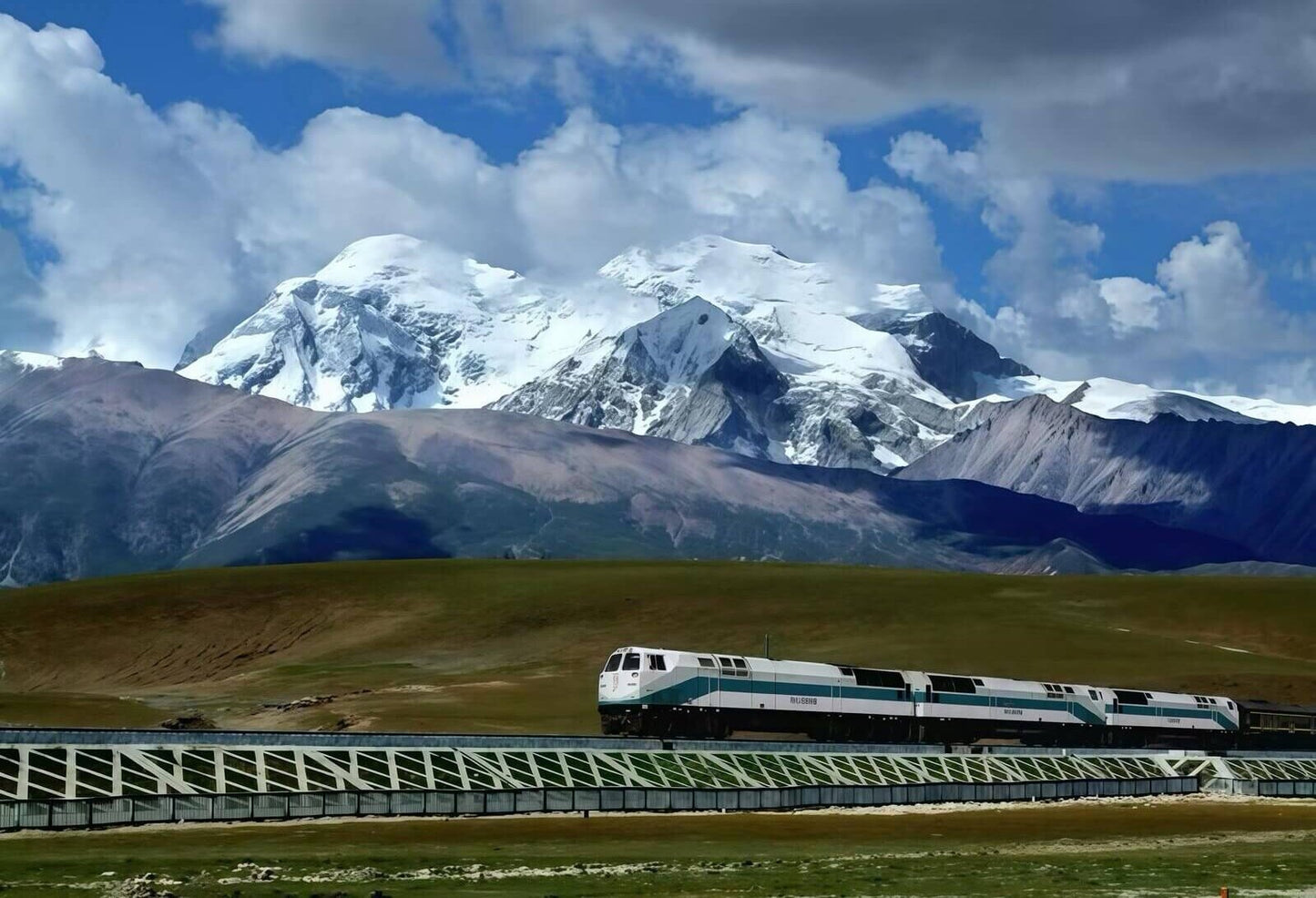 7月/8月/9月 出発 天空列車で行くチベット 名峰ナムチャバルワとニンティの旅【7日間】
