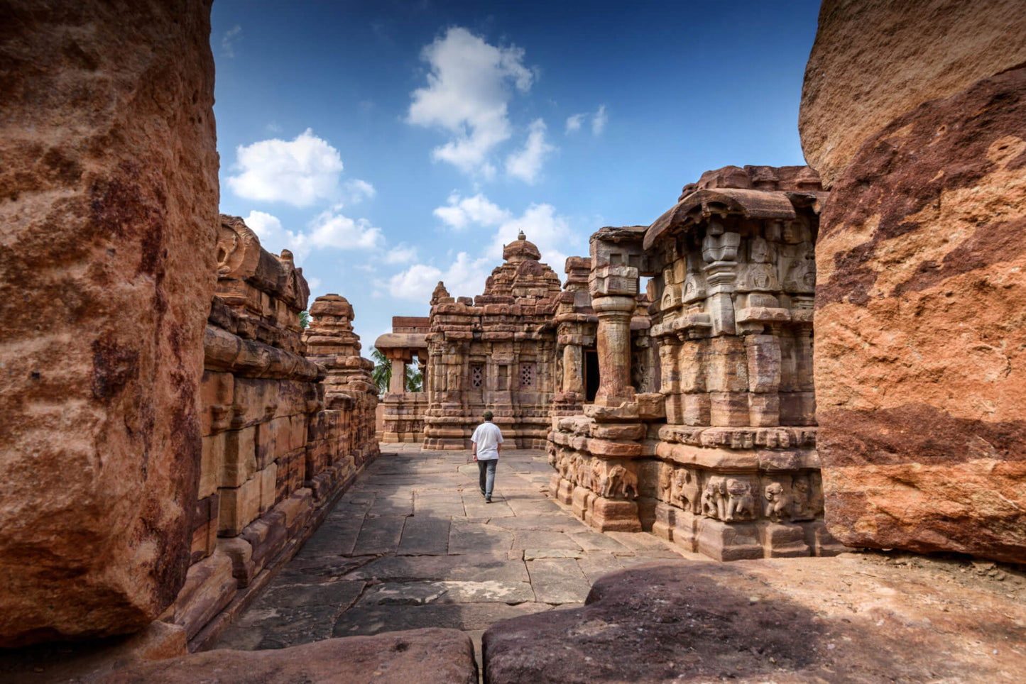 11月/12月出発　世界遺産ハンピ遺跡群と 空路でつなぐ南インド・ドラヴィダ世界の旅【8日間】